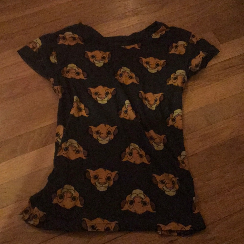 Women’s Simba Tee.
